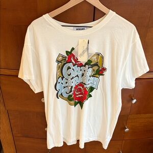 NWT Daydreamer Chris Stapleton White Graphic T-Shirt with Rose Design